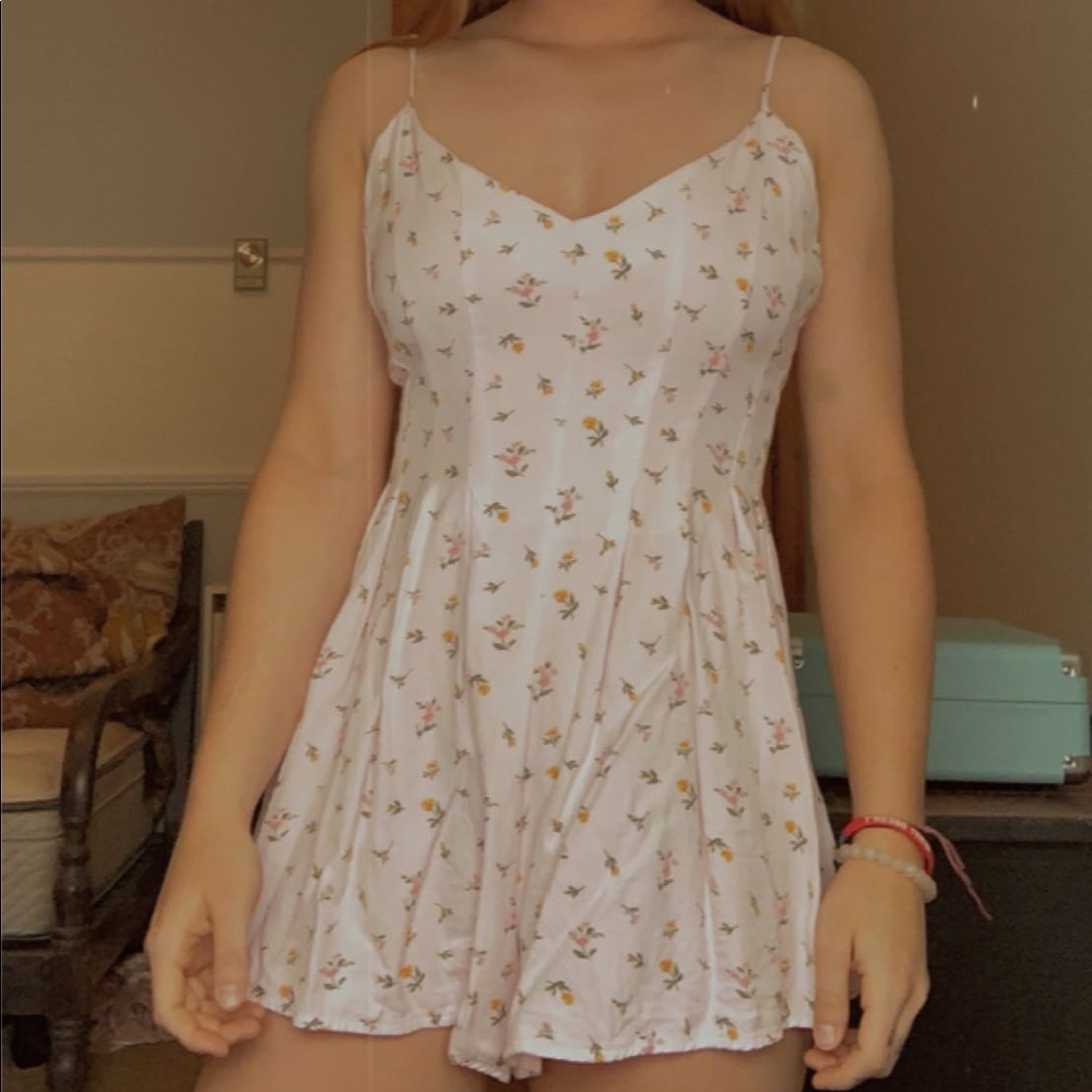 Forever 21 Light Pink Floral Romper 💕💕